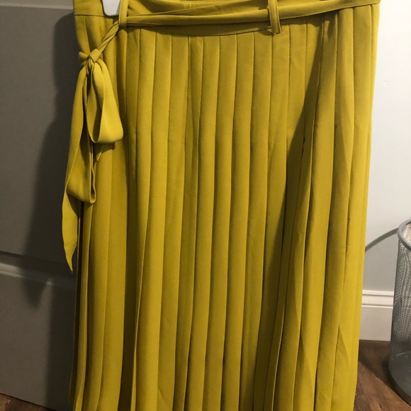 Ann Taylor New yellow skirt with ruffles - Picture 1 of 2